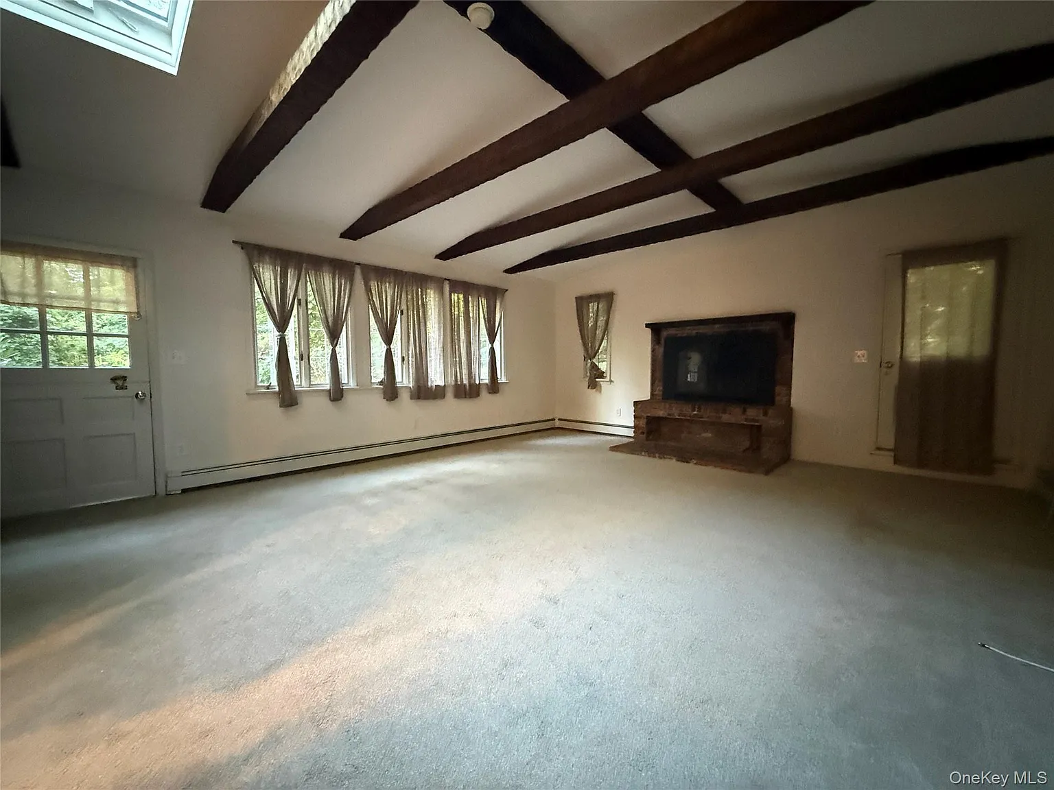 3 bed, 2.0 bath, 1600 sqft, $4,950 — Photo 4