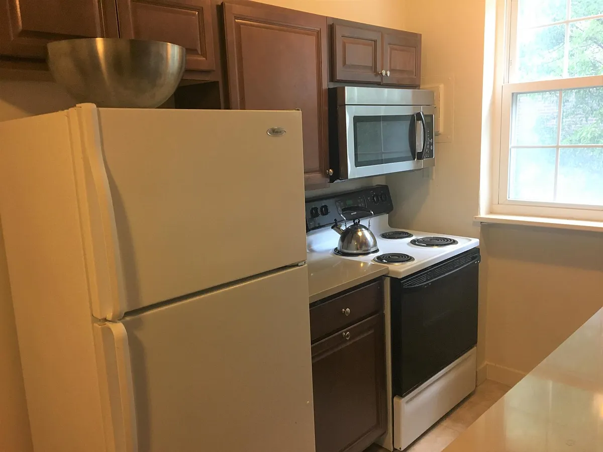 Kitchen - 5646 Munhall Rd #6