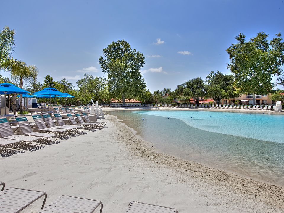 Beach Club & Lagoon
