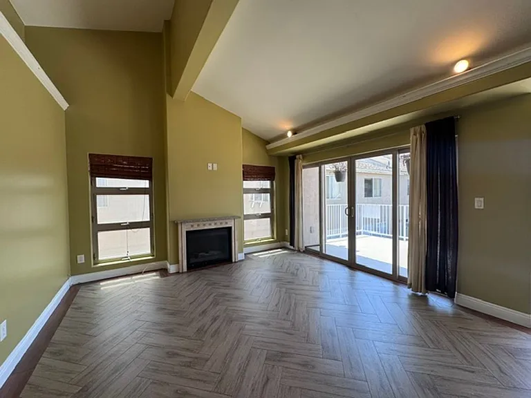 1120 Stanley Ave — Photo 4