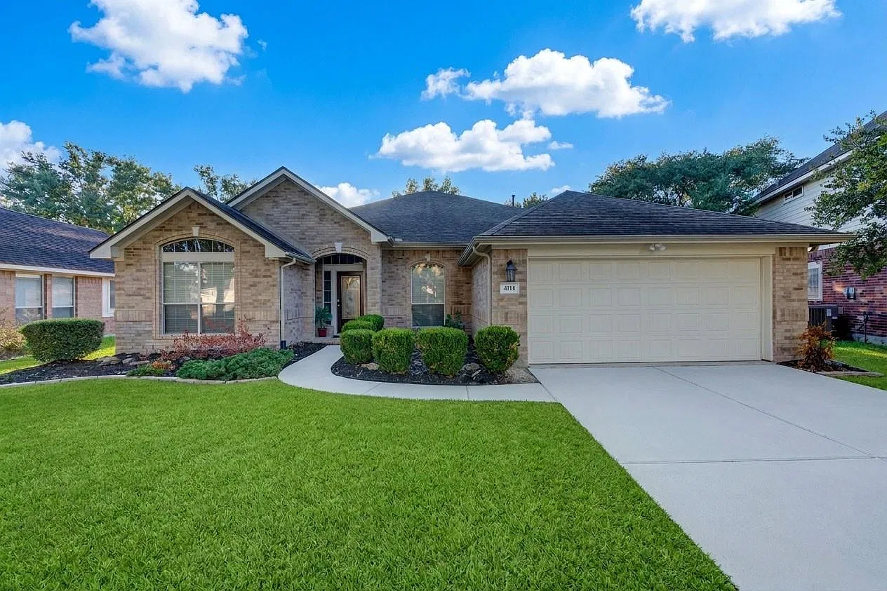 4 bed, 2.5 bath, 2957 sqft, $2,900 — Photo 1