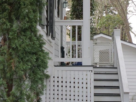 2nd image of 806 Ann St