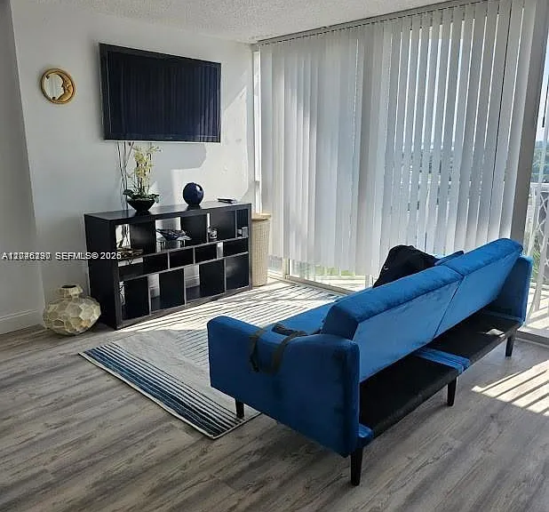 7601 E Treasure Dr #811 — Photo 10