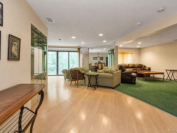 3rd image of 7 Wimbledon Drive