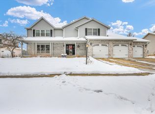 2205 Edgewater Pl, Champaign, IL 61822