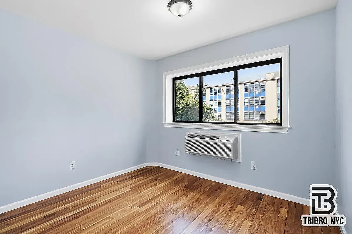 312 Willis Avenue — Photo 3