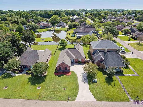 3rd image of 15086 Woodstone Dr
