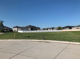 3816 Warbler Rd, Grand Island, NE 68803
