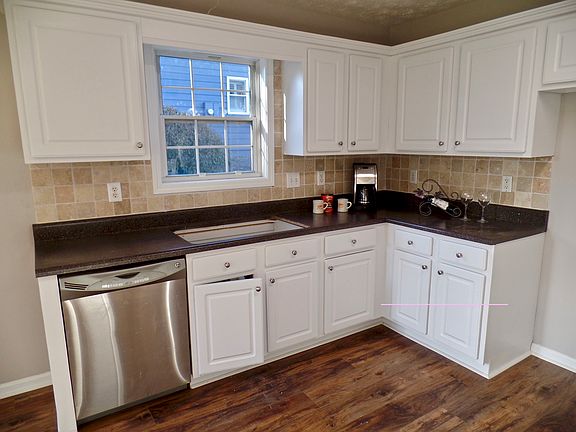 Kitchen with tile backsplash