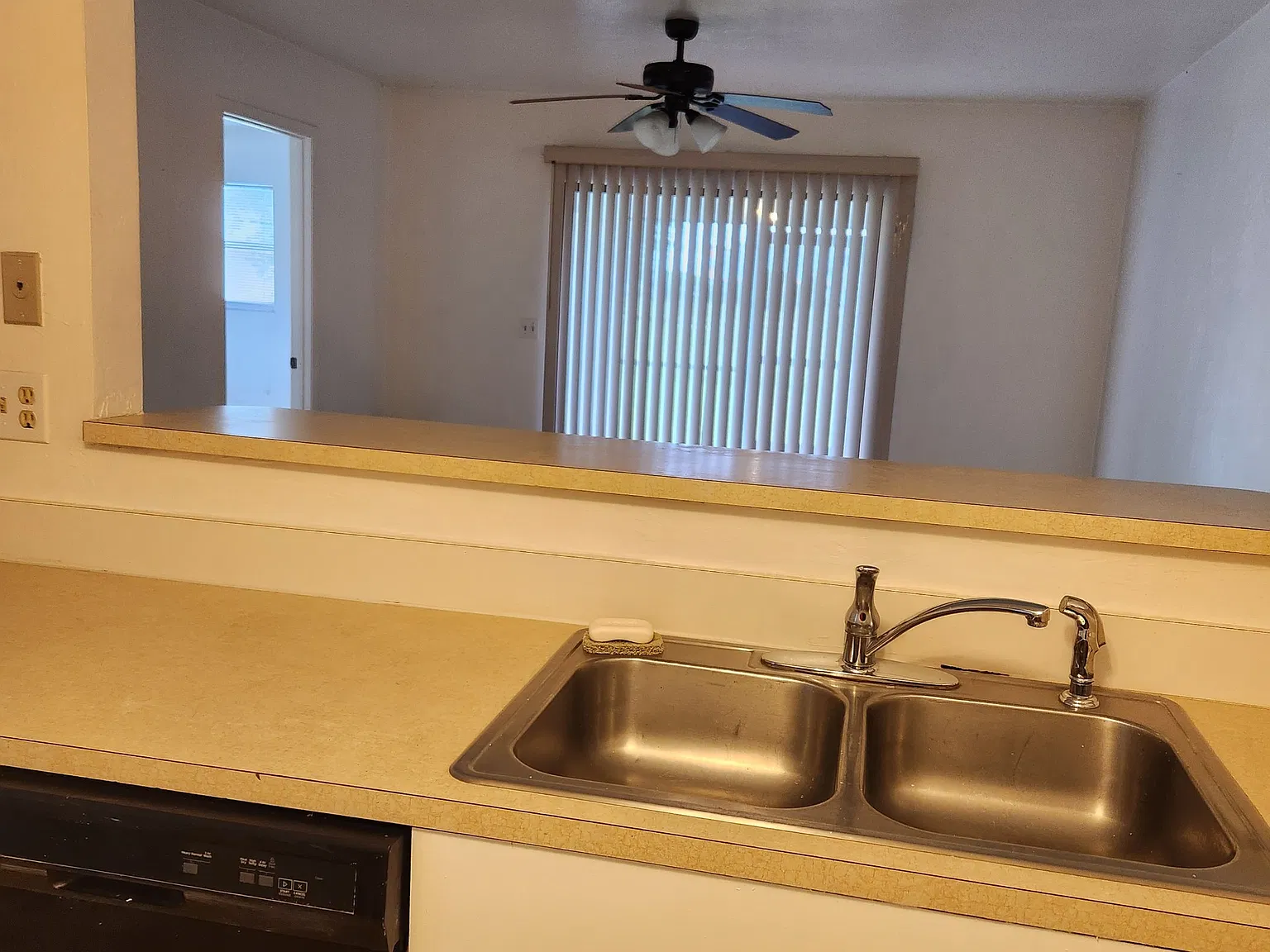 2 bed, 1150 sqft, $1,600 — Photo 4