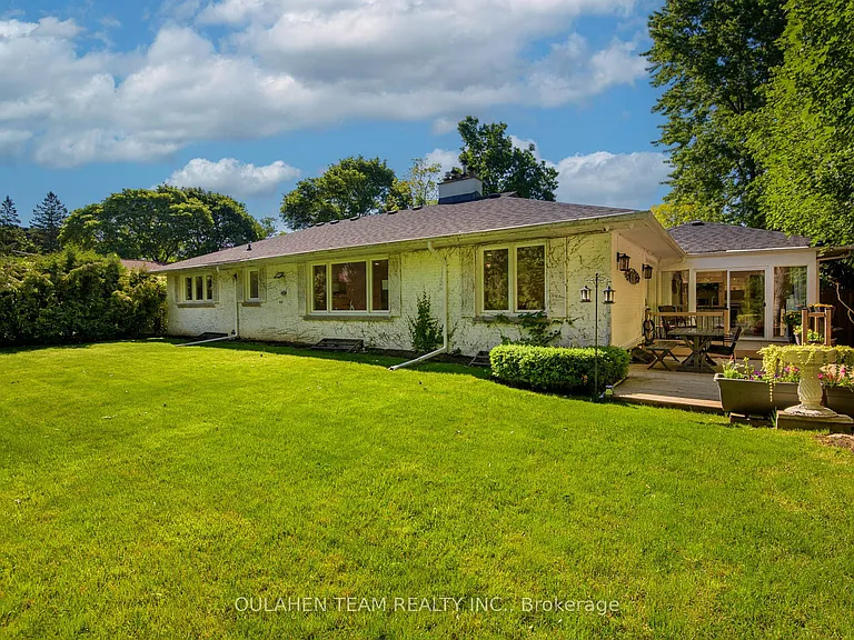 28 Uplands Ave — Photo 36