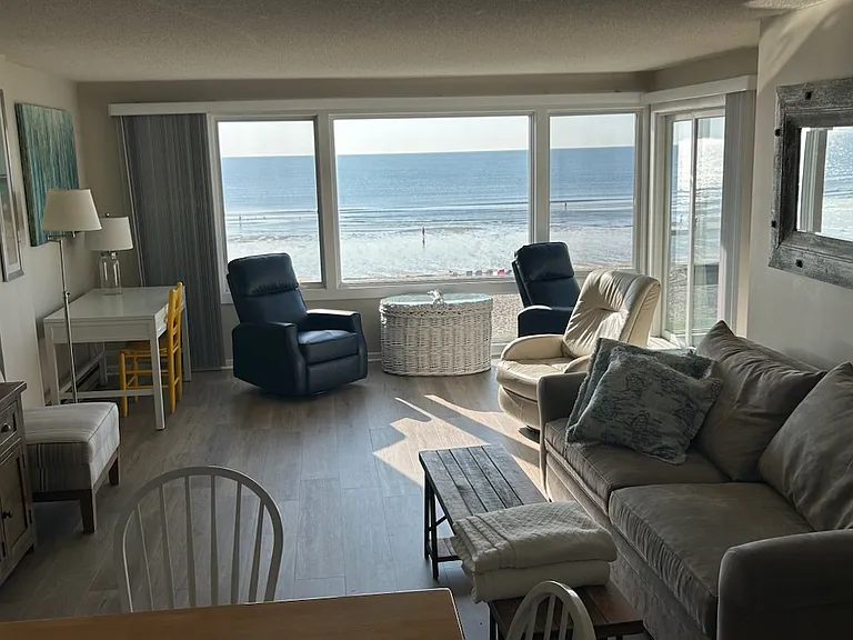 31 E Grand Ave #31 — Photo 2