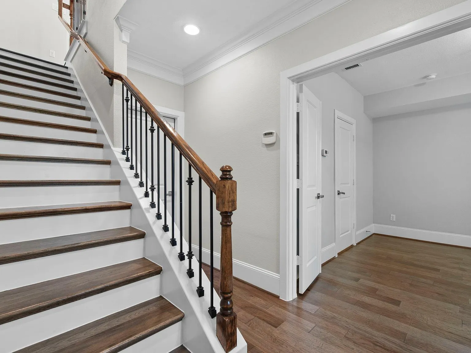 3 bed, 3.0 bath, 1878 sqft, $3,400 — Photo 4