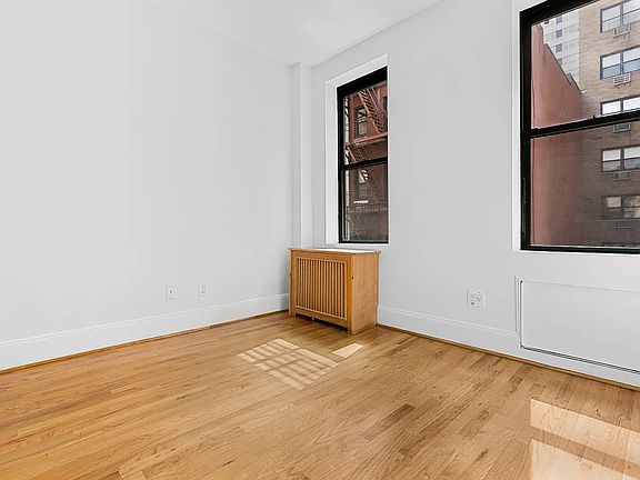 4th image of 226 E 70th St APT 4B