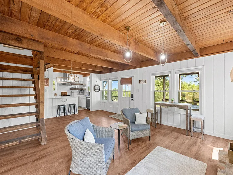 650 Springlake Dr — Photo 3