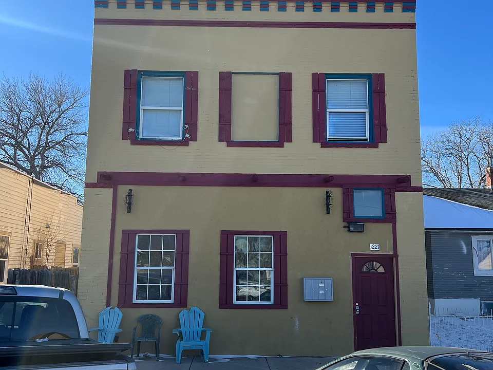 1221 4th Ave #3