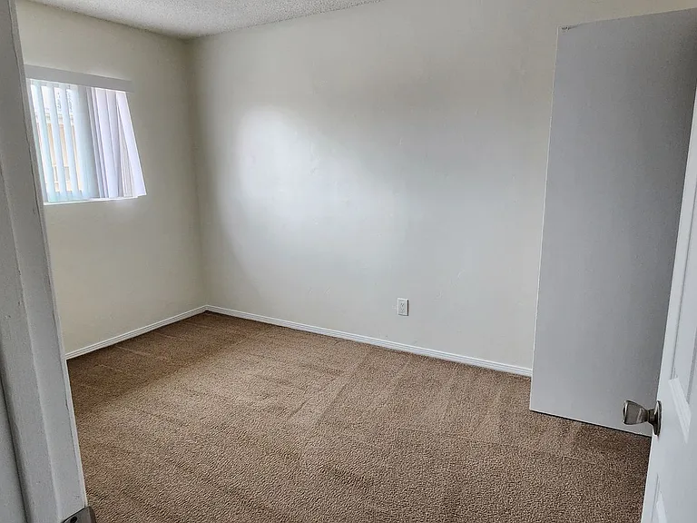1137 E Lexington Ave — Photo 6