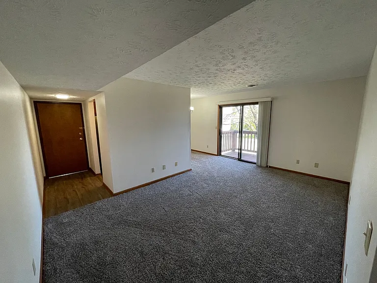 Lynn-Gail Apartments — Photo 18