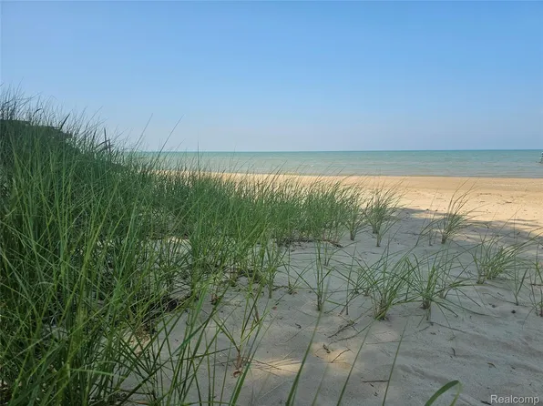 4682 Port Austin Rd, Caseville, MI 48725