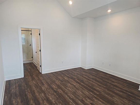 5th image of 7601 Carver Ave #1