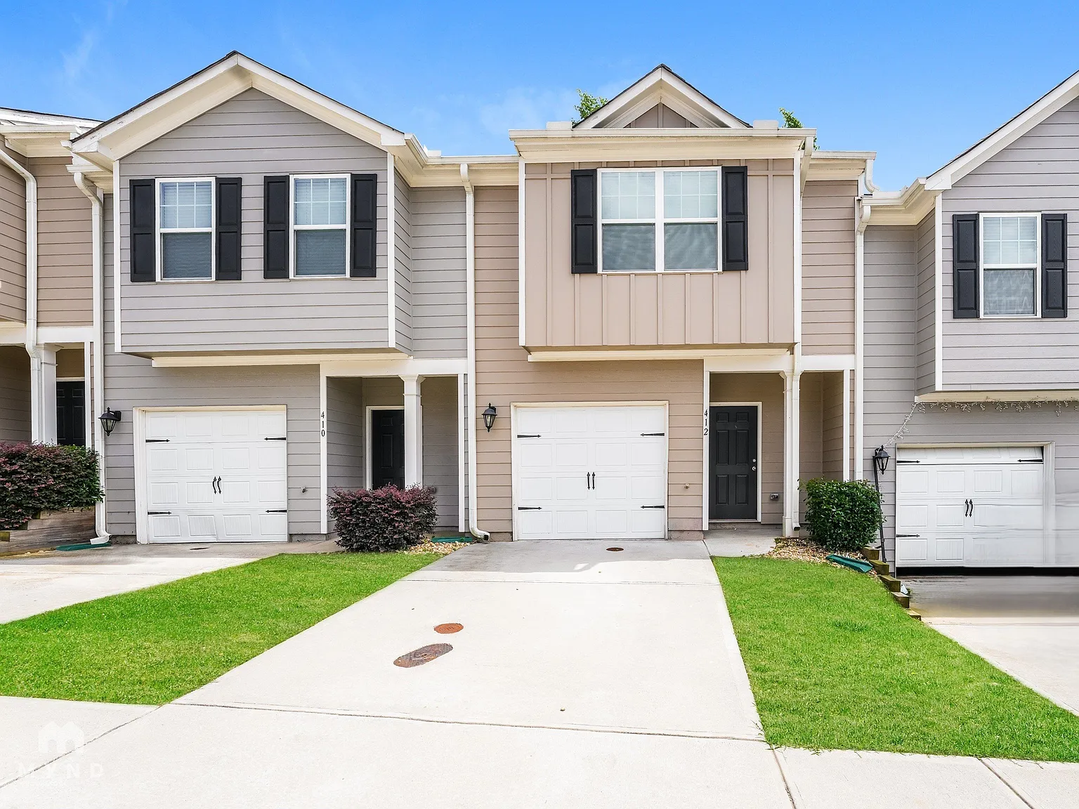 3 bed, 2.5 bath, 1423 sqft, $1,719 — Photo 1