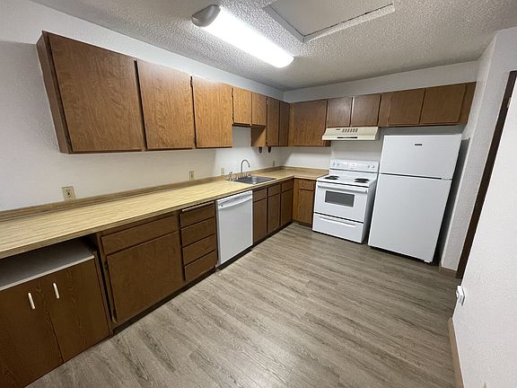 5th image of 665 Myrtine St Unit B