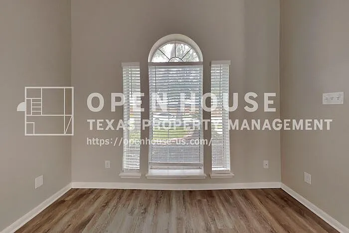12827 Deer Cove Ln — Photo 4