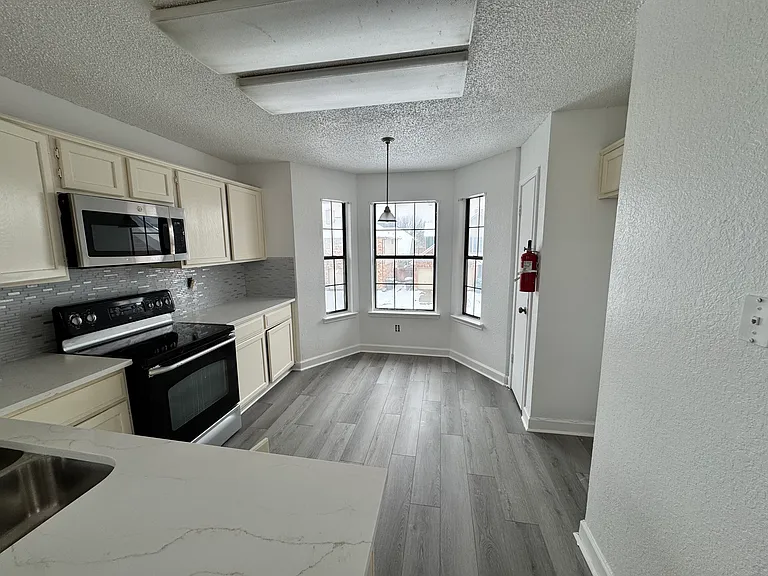 781 Pierre Ln — Photo 6