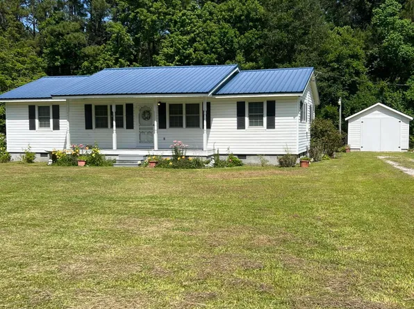 659 Harkers Island Road, Beaufort, NC 28516
