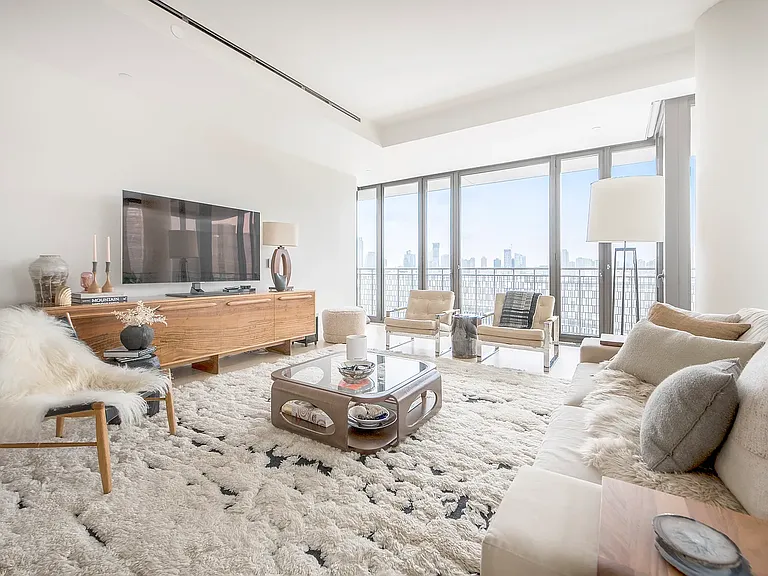 100 Vandam St #13A — Photo 1