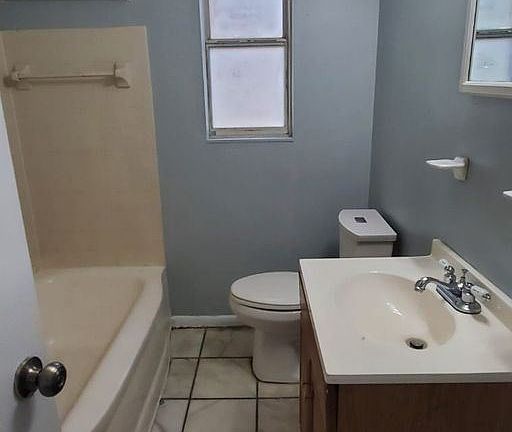 4th image of 617 27th Ave S