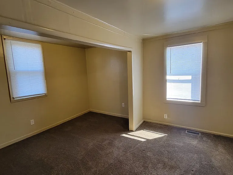 1134 E Kelly St — Photo 3