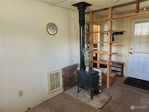 4th image of 632 E 10th Street