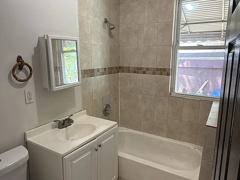 43 Treacy Ave #A — Photo 10