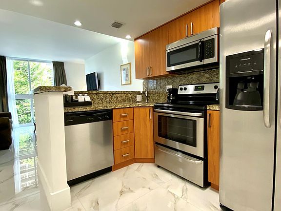 5th image of 2951 S Bayshore Dr #611