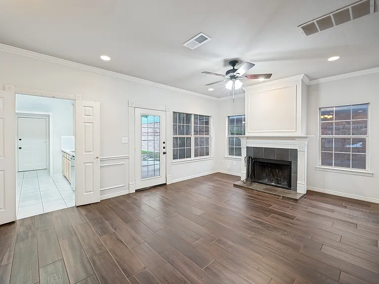 1156 Bent Oaks Dr — Photo 9
