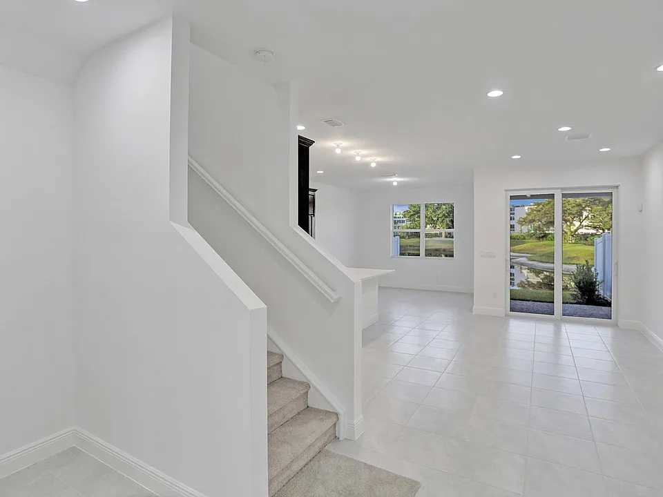 585 Sanderling Cir