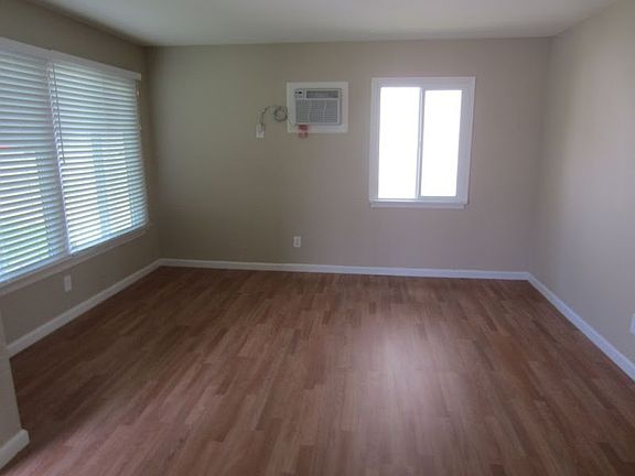 4th image of 15643 Yorba Ave