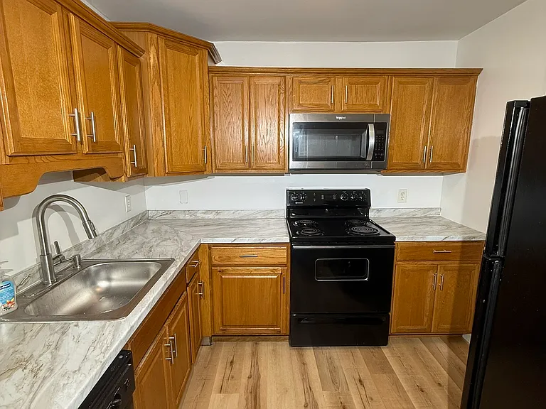 3 Scarborough Ln #B — Photo 4