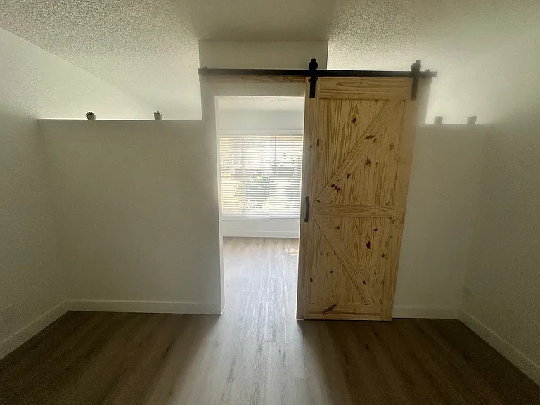 5548 Yarmouth Ave #12A — Photo 13