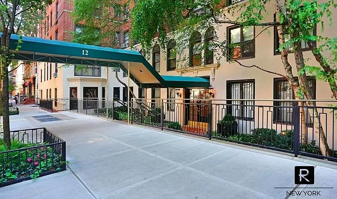 Sold by R New York | media 12