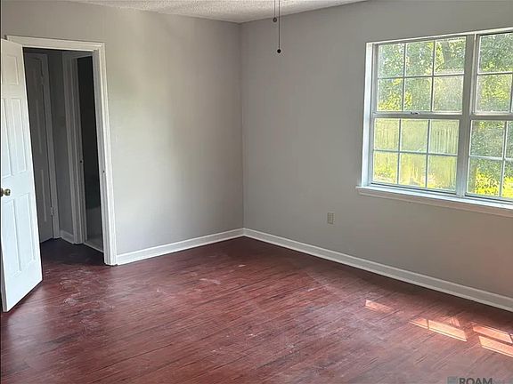 2nd image of 4928 Stumberg Ln