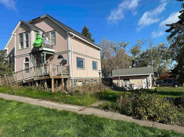 902 N Lake Ave, Duluth, MN 55805