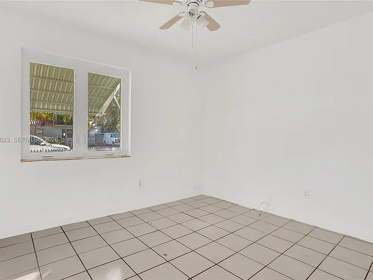 5985 SW 41st St #FRONT — Photo 11