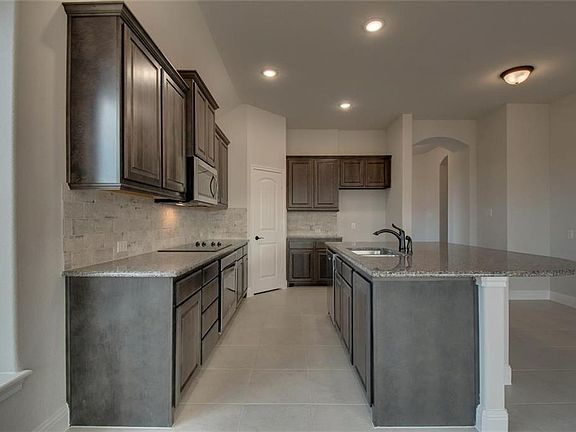 5th image of 124 Dogwood Dr