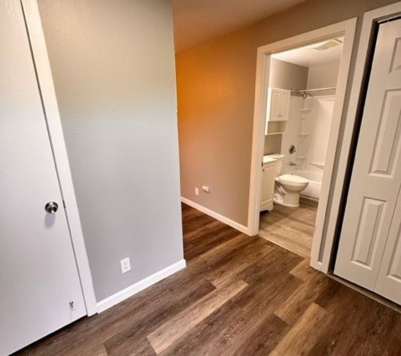 1st image of 19310 4th Ave NE #25