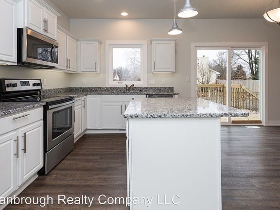 3rd image of 1600 Bennetts Way NW