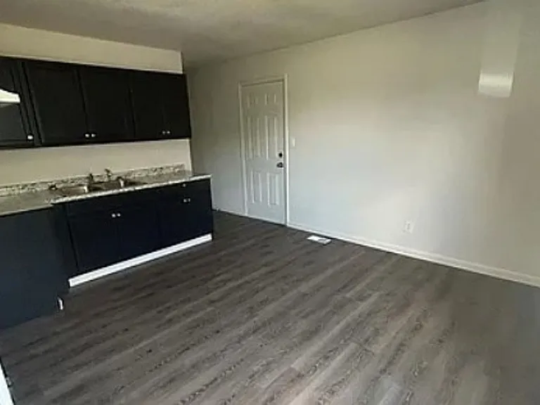 1515 Andrews Dr — Photo 5
