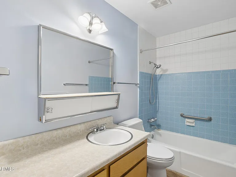 1014 E Balboa Cir — Photo 21