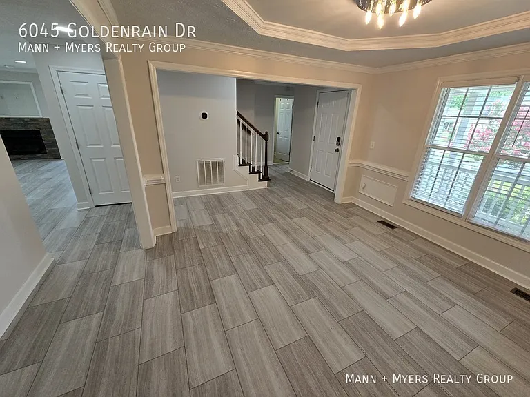 6045 Goldenrain Dr — Photo 8